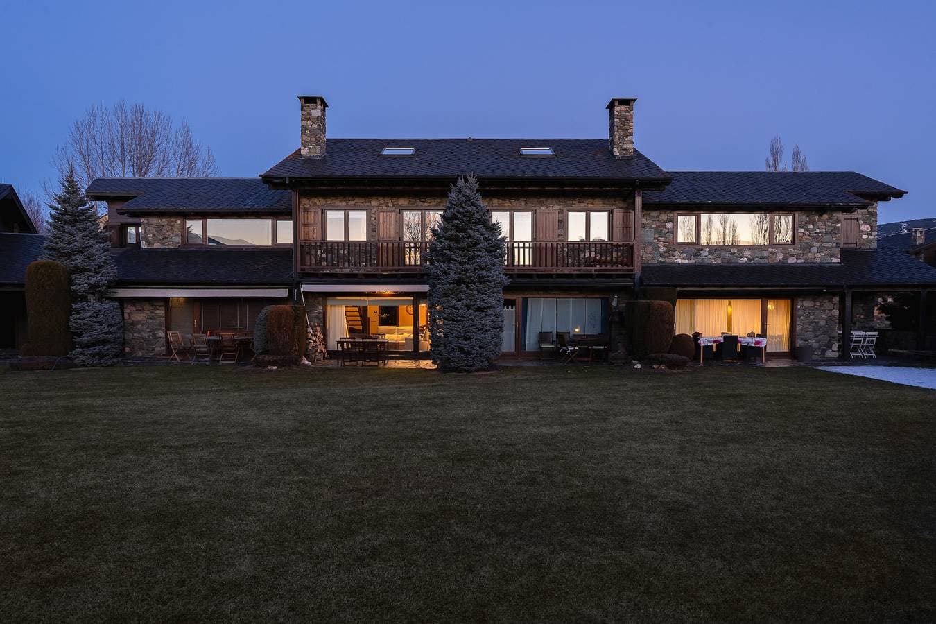 Foto 3 von 33: Ferienhaus "Casa Fontanals de Cerdanya" mit Bergblick, WLAN, Terrasse und Garten