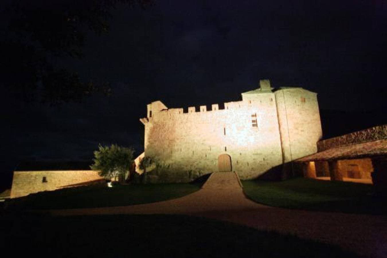 Foto 10 von 18: La Tour du Château