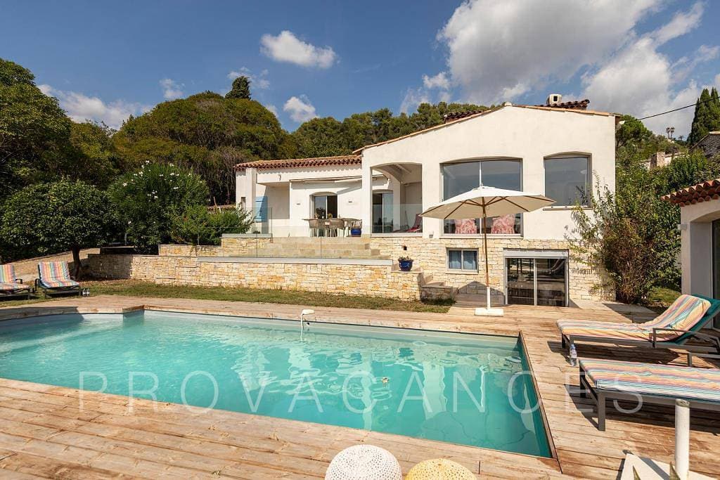 Ferienhaus mit Pool wenige Minuten zu Fuß von La Colle-sur-Loup 1