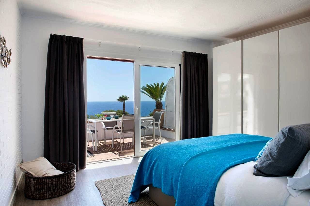 Foto 4 von 31: 2 Bedroom Apartment with sea view and terrace