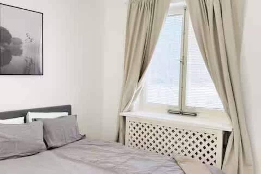 Foto 2 von 12: Quiet 1Br Apartment with Balcony, 20min to City