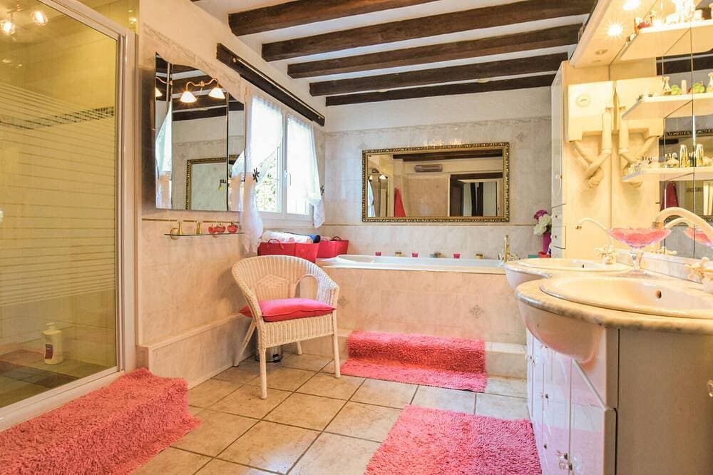 Foto 7 von 25: Maison avec piscine couverte