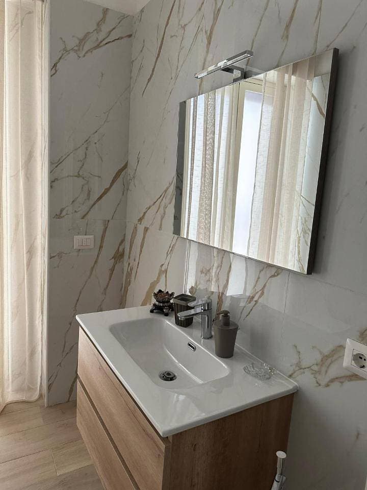 Foto 11 von 18: Twin Room with Private Bathroom