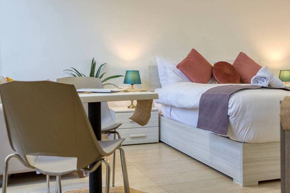 Foto 10 von 30: A lovely, studio penthouse with private balcony