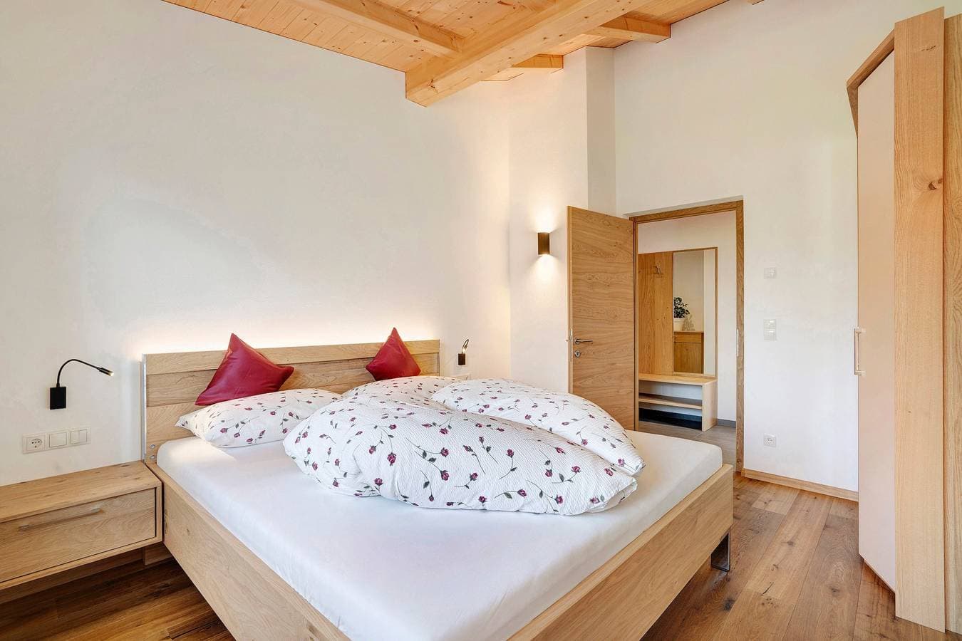Foto 9 von 17: Ferienwohnung "Weinberg" mit Bergblick, WLAN, Terrasse, Balkon & Garten