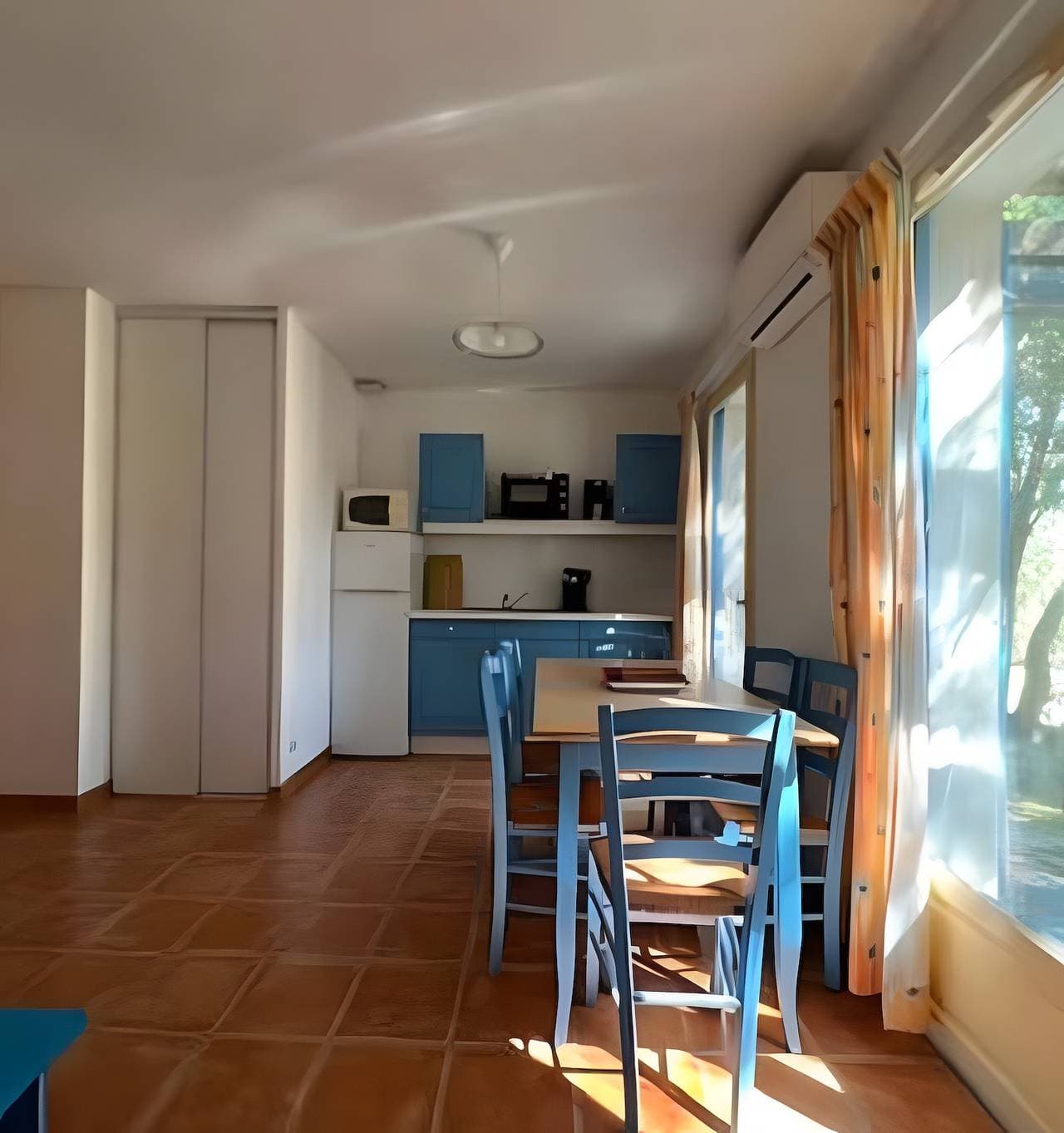 Foto 10 von 16: Ferienhaus „21 Les Mazets de Gaujac“ mit Gemeinschaftspool und Garten