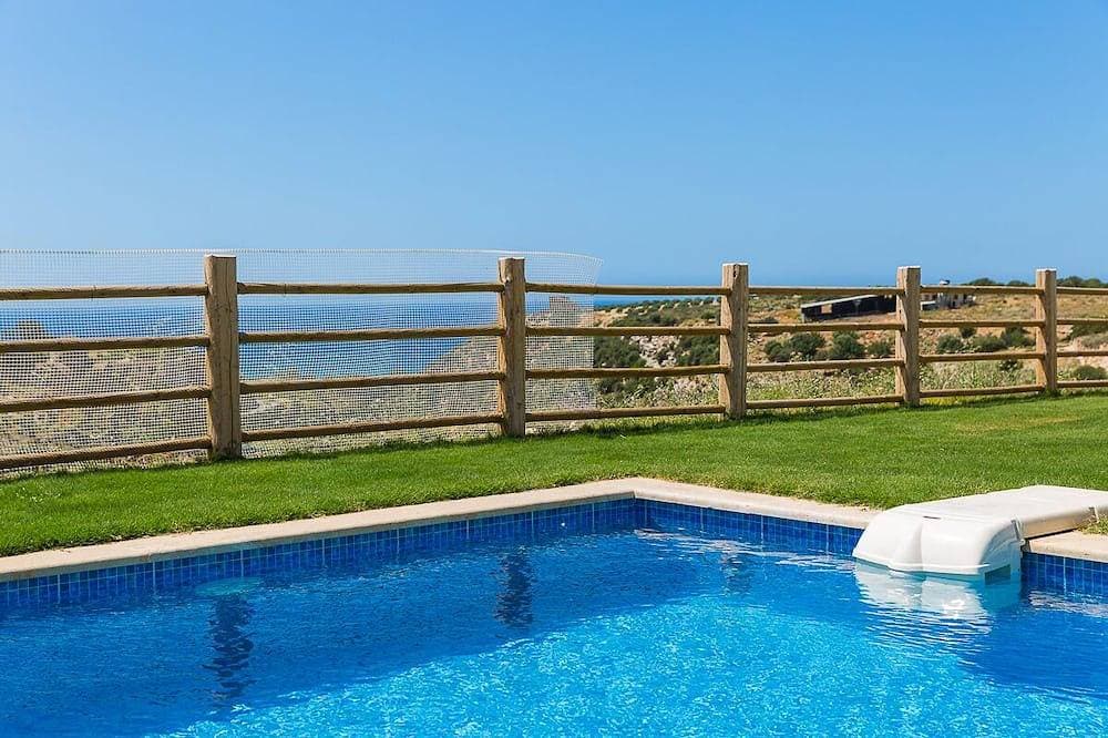 Foto 13 von 21: Chainteris Villa II, with Private Pool & Vast Views