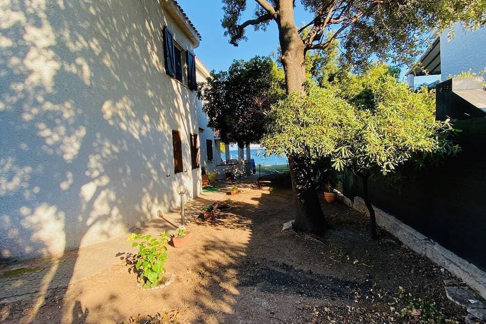Foto 13 von 30: Spacious Beachfront Villa