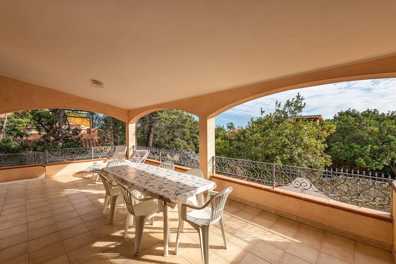 Foto 3 von 29: Ferienhaus "Casa Vacanze dei Pini" mit Terrasse und Gemeinschaftsgarten
