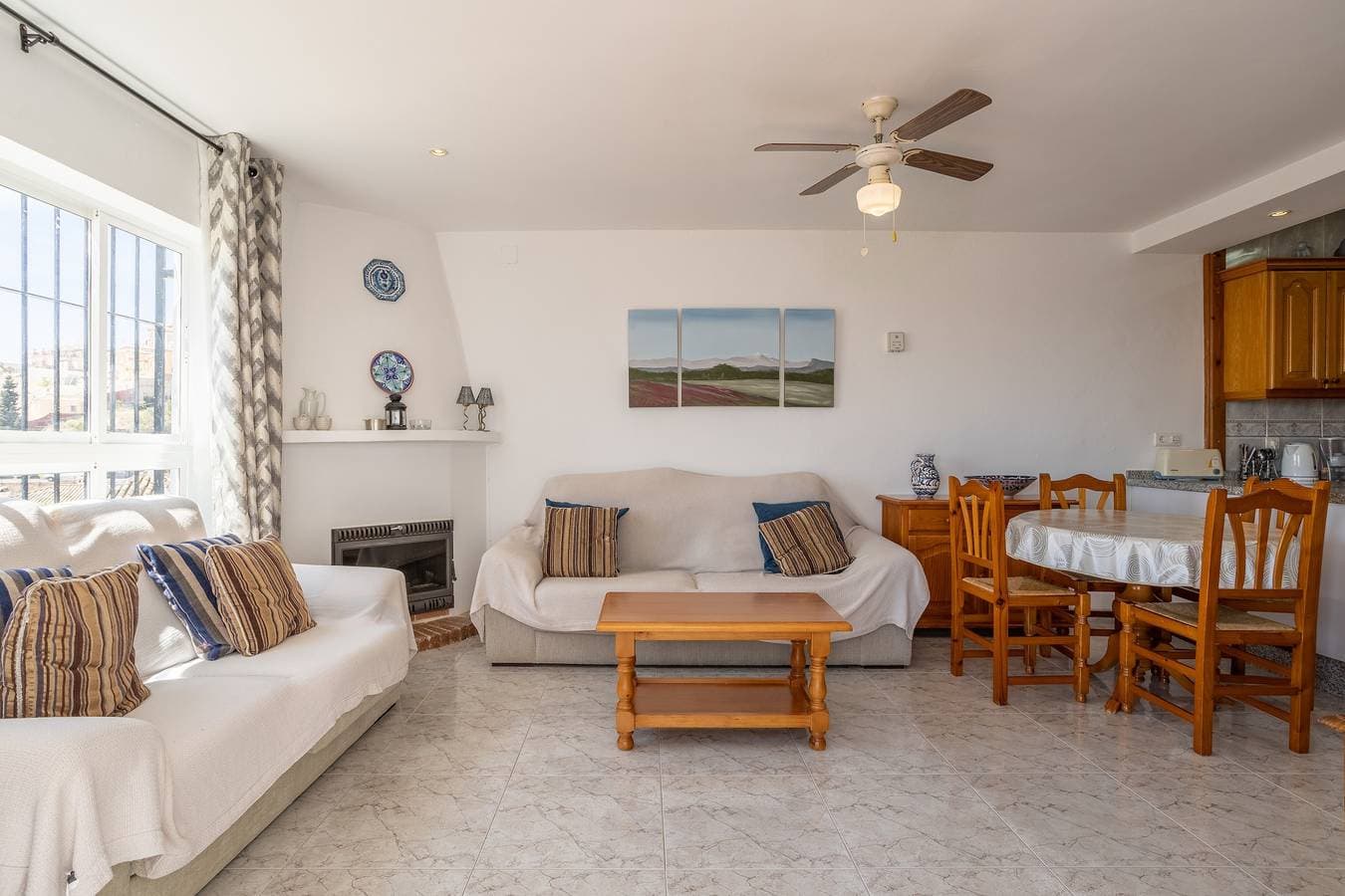 Foto 12 von 26: Ferienhaus 'Casa Carolina Holiday Rental Nerja' in Strandnähe mit Gemeinschaftspool & WLAN