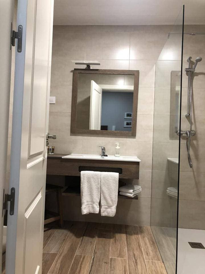 Foto 12 von 13: Twin Room with Bathroom