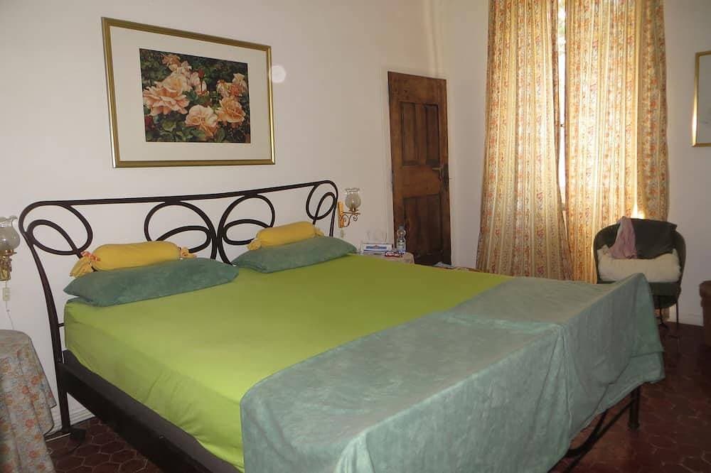 Foto 2 von 30: Großzügiges provencalisches Landhaus mit Pool