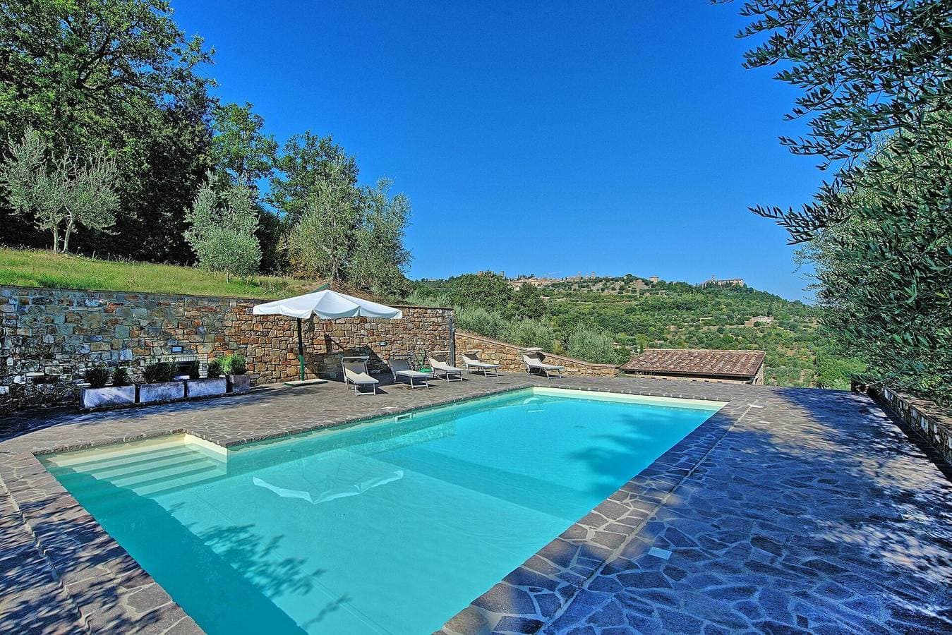 Foto 3 von 39: Villa für 8 Personen mit Pool