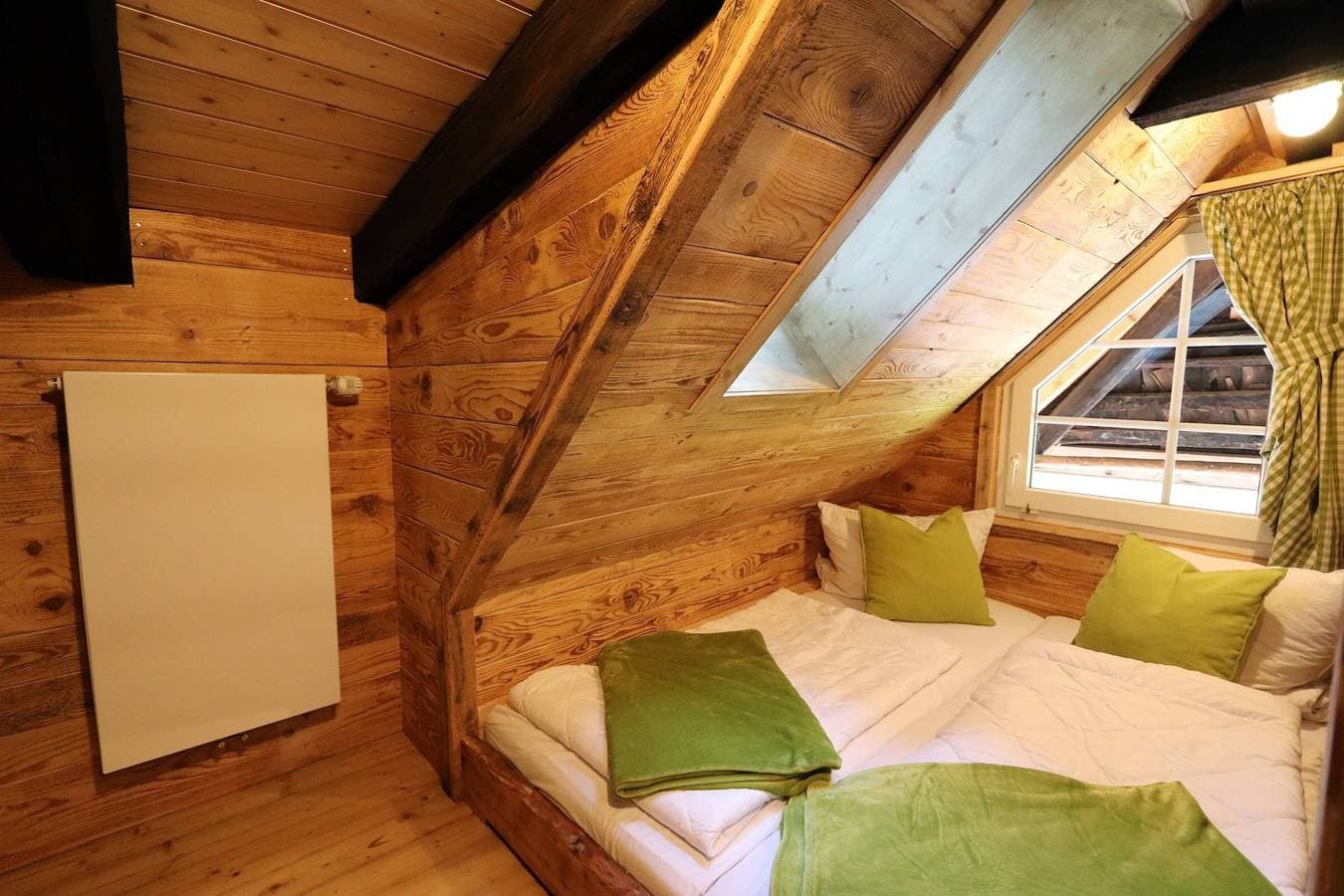 Foto 5 von 34: Kabine 'Ferienhütte Biobetrieb Lippenhof' mit Privatterrasse und Balkon