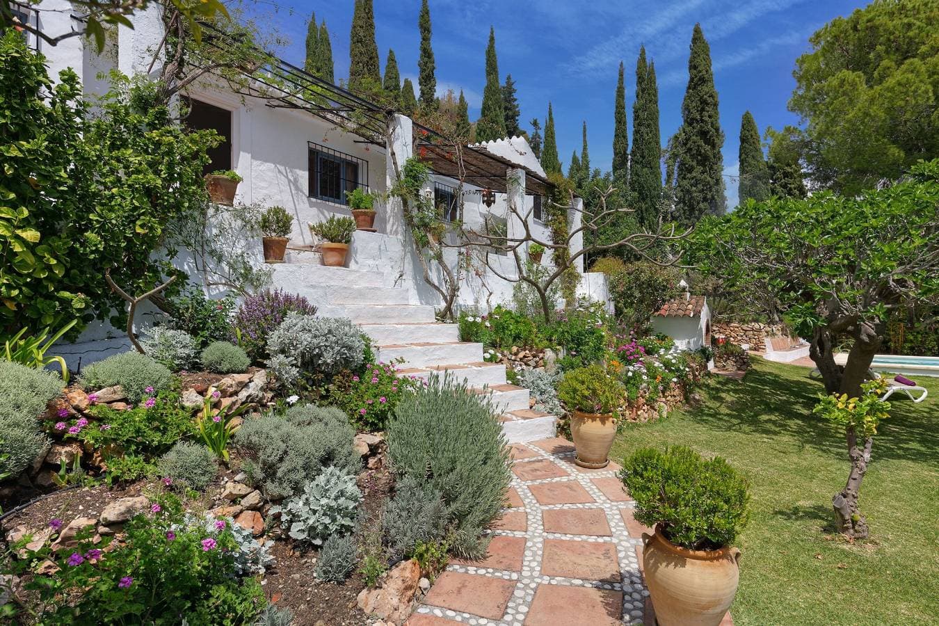 Foto 3 von 15: Villa Orchard: Charming Private Pool, Views, 2adlt