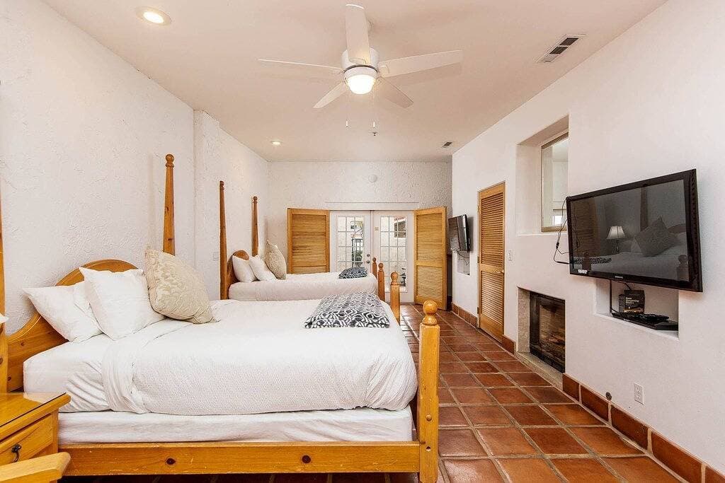 Foto 9 von 38: Perfect Weekend Getaway- Amira Resort: Remodeled! Studio, Heated Pool, Pet-Friendly, State Day Pass!