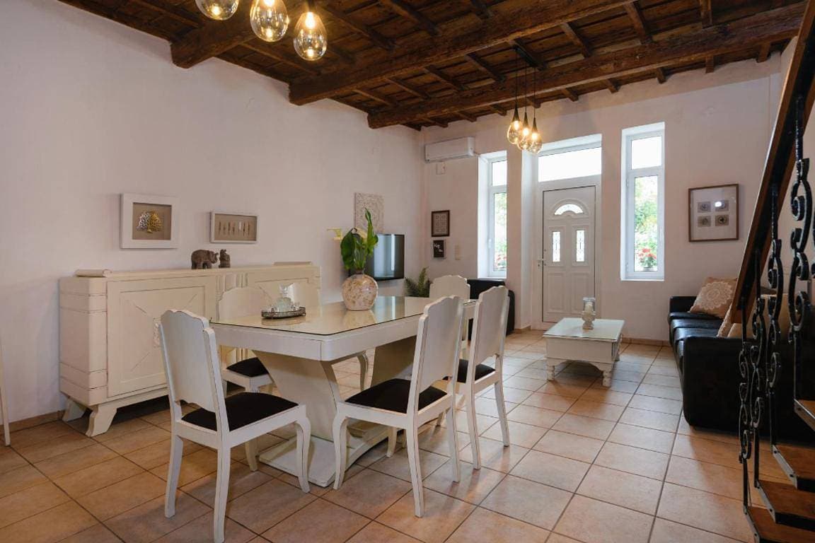 Foto 8 von 81: Three-Bedroom House