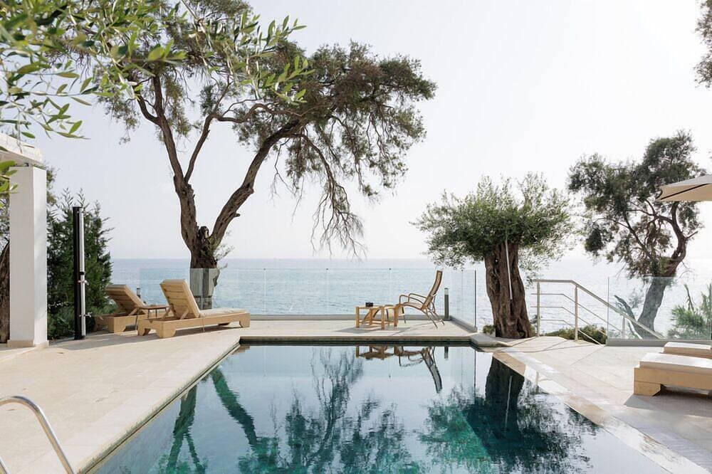 Nisos Villa Blue -Beachfront & Pool 1