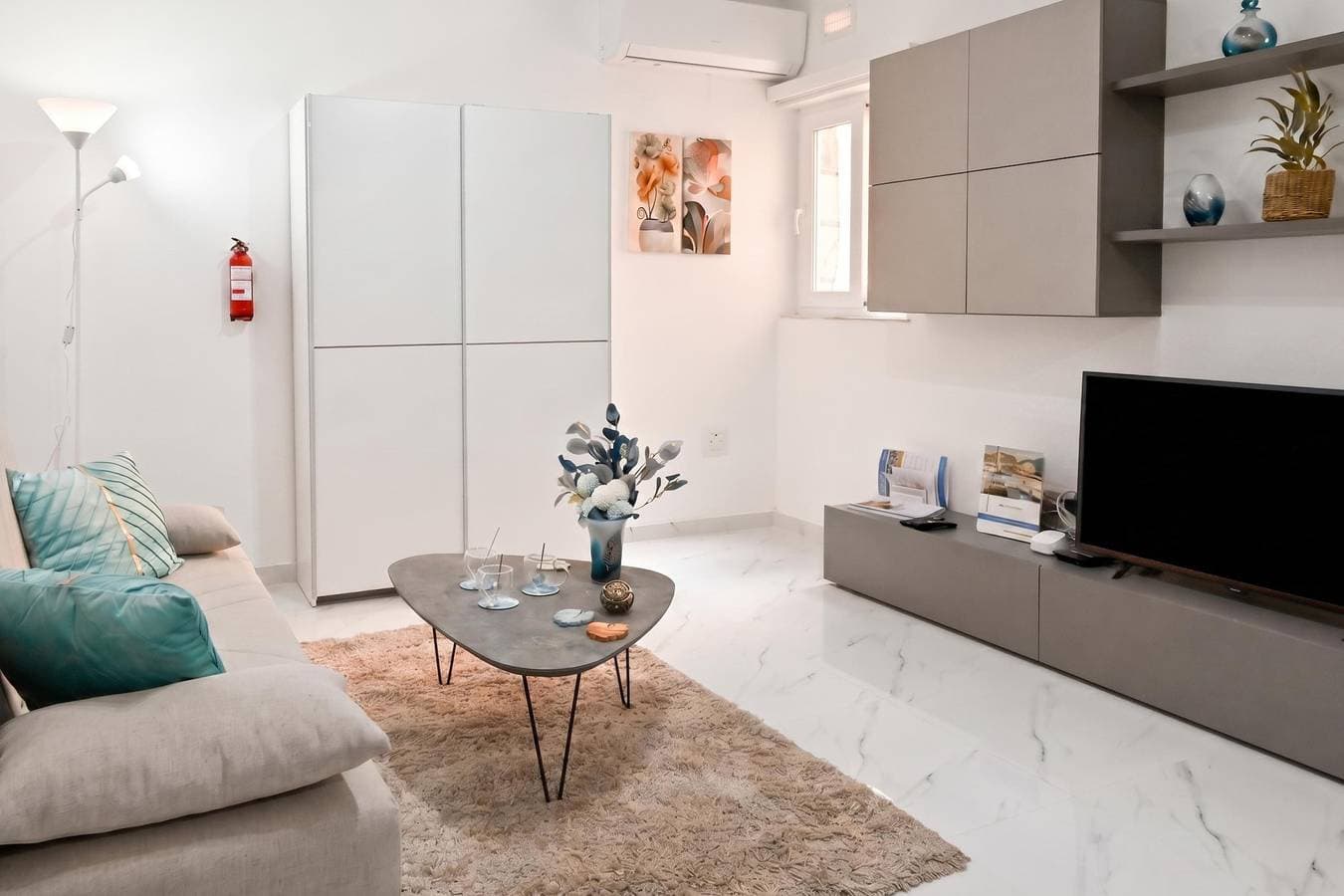 Foto 2 von 32: Cosy 2bdr Apart In Bugibba Square