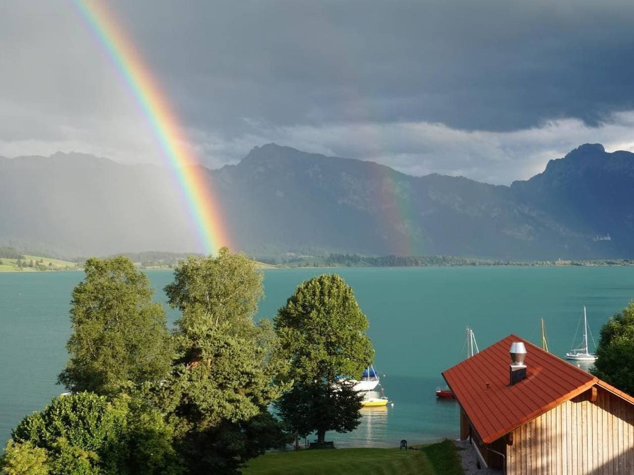 Foto 4 von 23: Chalet mit Blick auf das Wasser