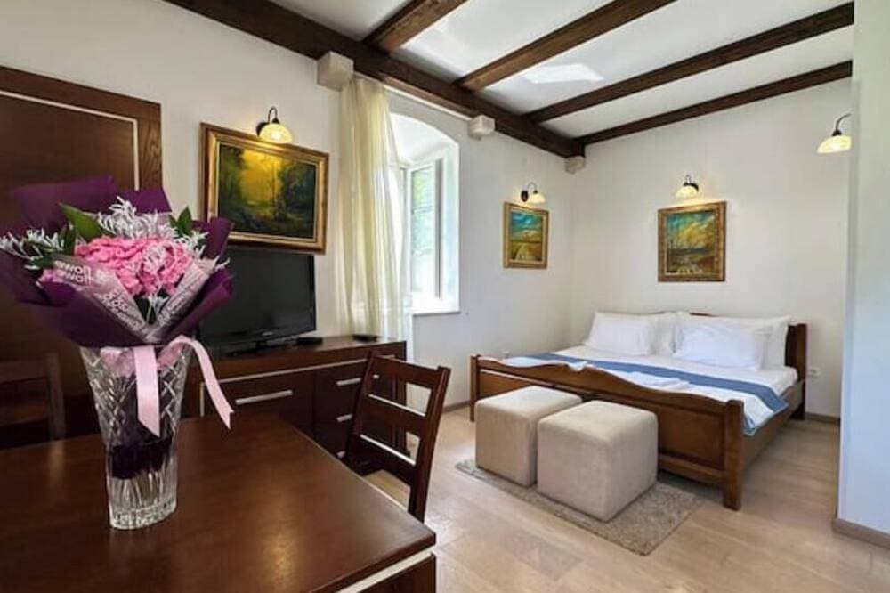Foto 2 von 30: Charming Historic Studio with Stunning Views & Rooftop Terrace