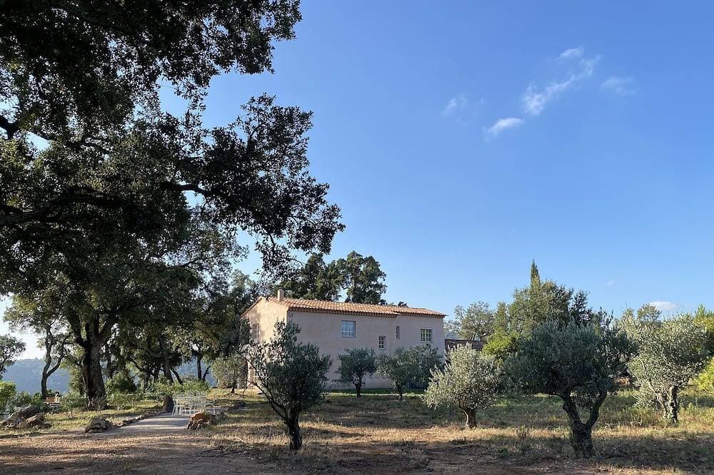 Foto 10 von 30: House exceptional site on 10 Ha panoramic sea view of the Gulf of St-Tropez