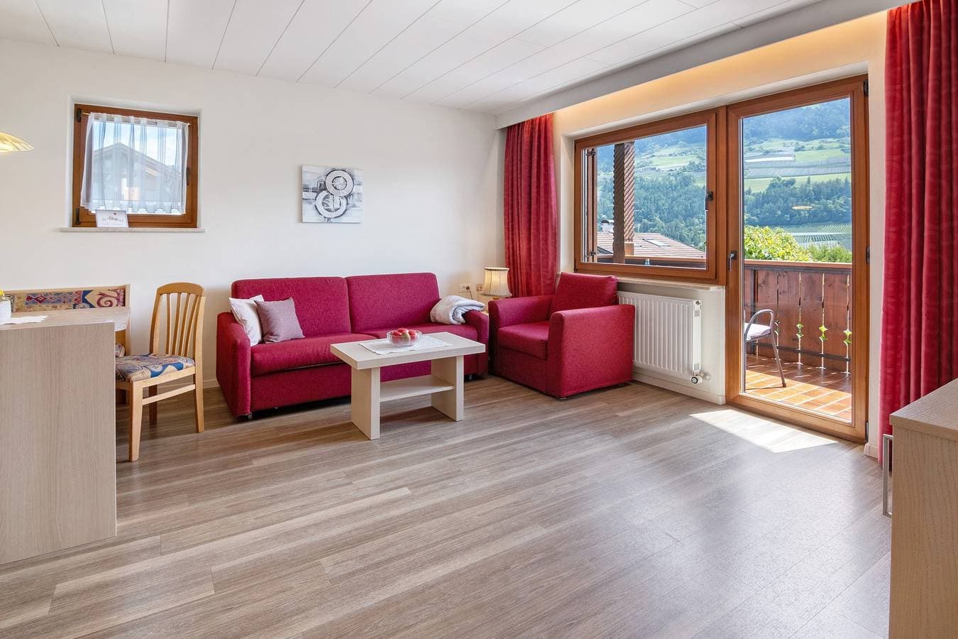 Foto 3 von 43: Ferienwohnung 'Christine 1' mit Bergblick, Gemeinschaftspool und Wi-Fi
