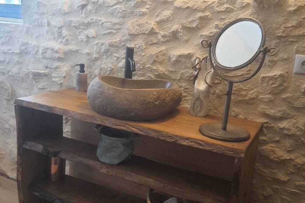 Foto 5 von 26: Gästezimmer D’ô mit Gemeinschaftspool, WLAN und Klimaanlage