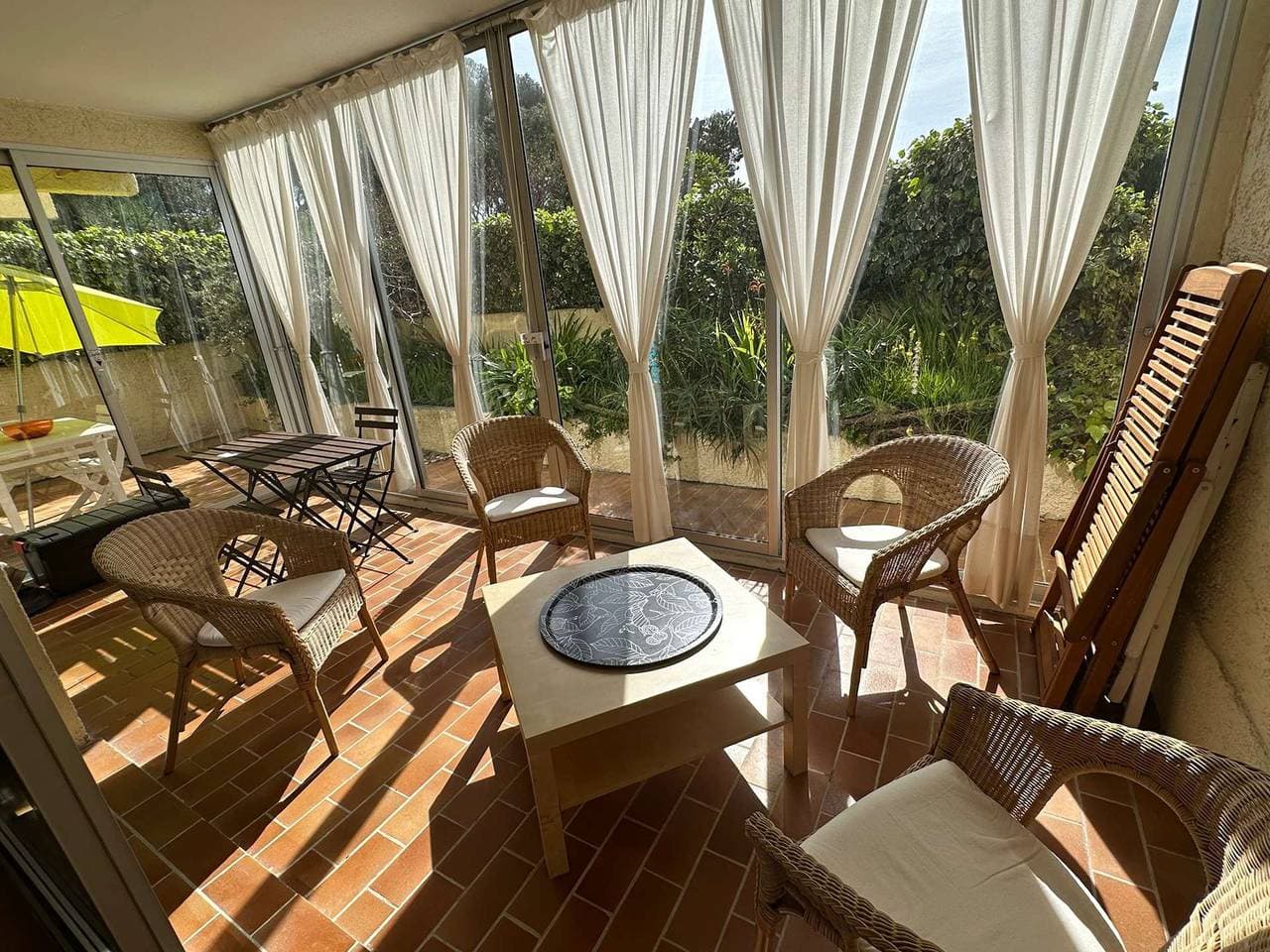 Großes T2 mit Loggia und Terrasse in der Nähe des Hafens von Saint Mandrier und der Strände 1