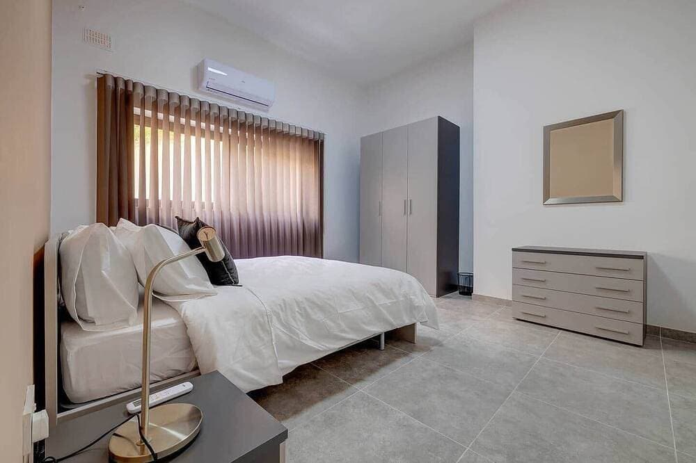 Foto 7 von 30: Charming 3Br Apartment, Steps from Balluta Bay