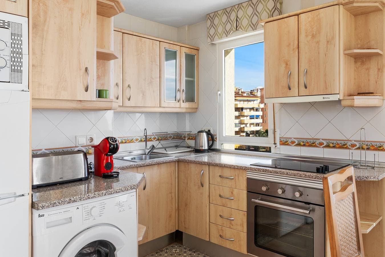 Foto 8 von 24: Apartment 'Benalbeach Sea Front' mit Meerblick, WLAN und Klimaanlage