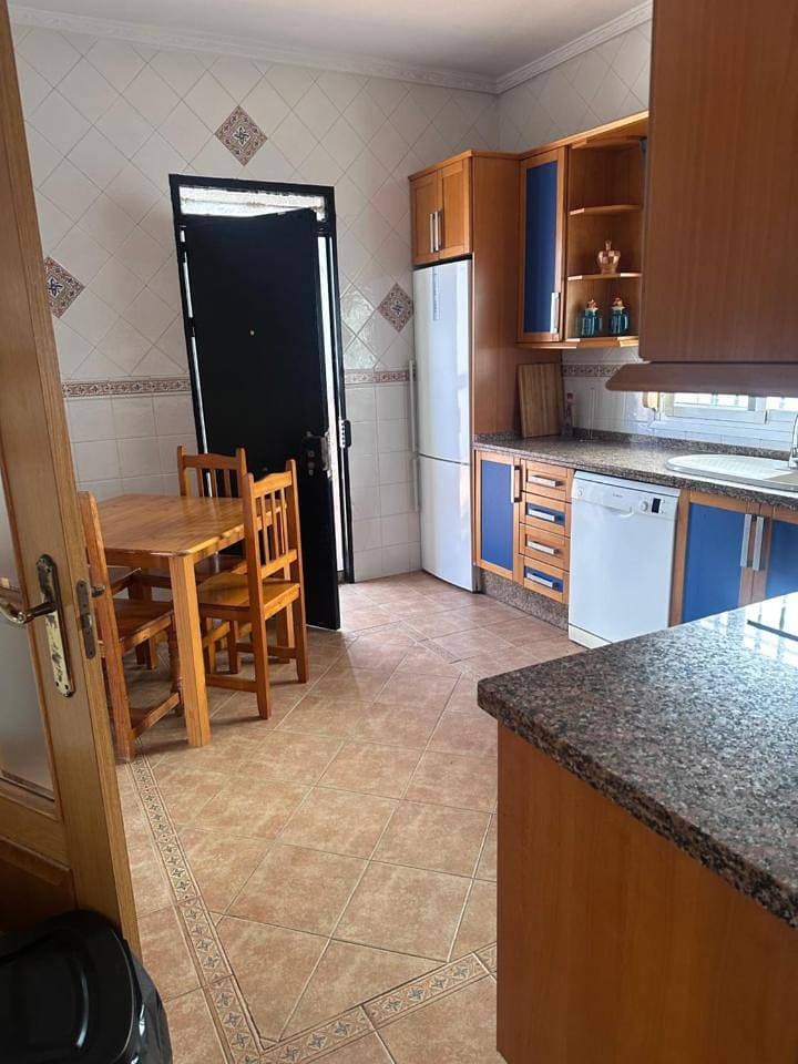 Foto 12 von 19: Three-Bedroom House