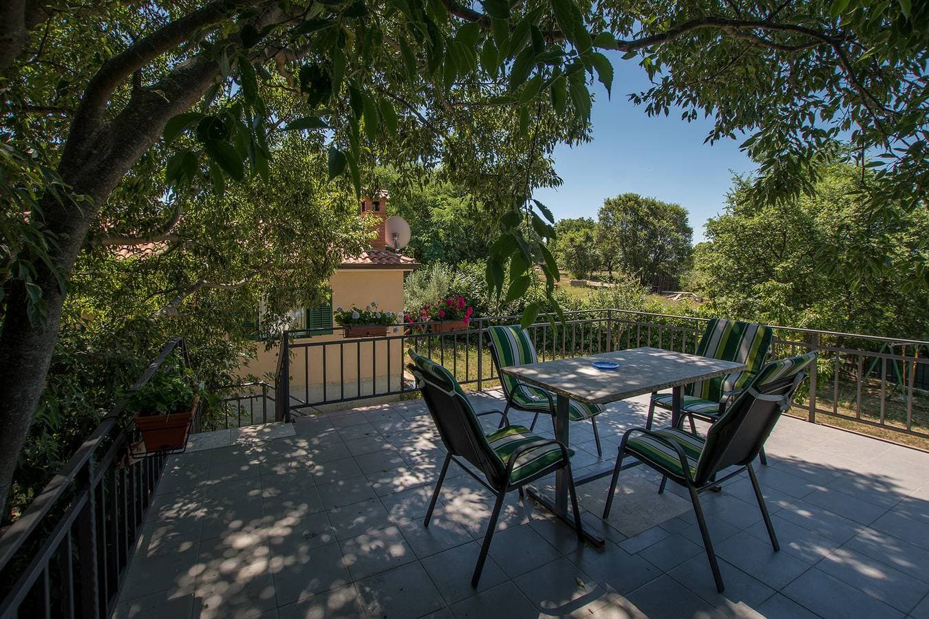 Foto 6 von 41: Ferienhaus für 5 Personen mit Terrasse