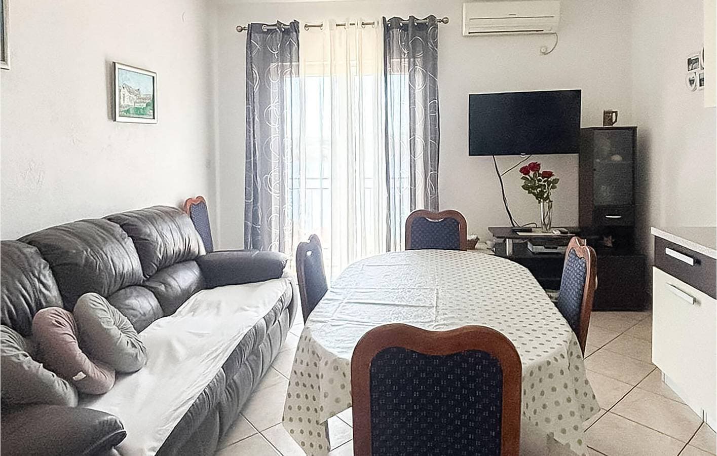 Foto 2 von 16: Apartment am Meer mit Terrasse, WLAN und Parkplatz in Necujam