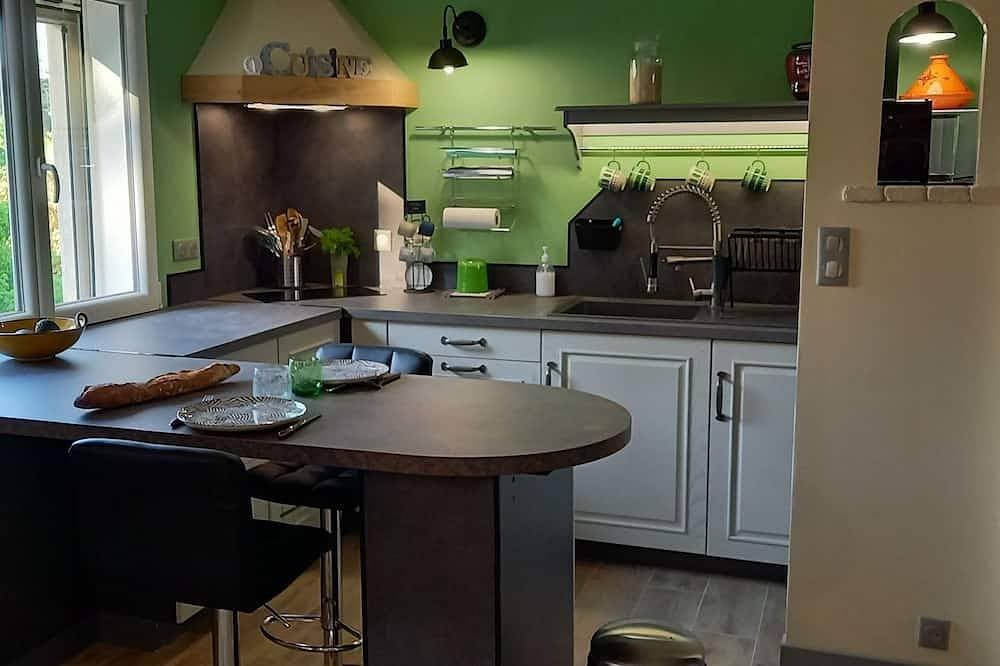 Foto 10 von 17: Bright, fully renovated apartment with garden