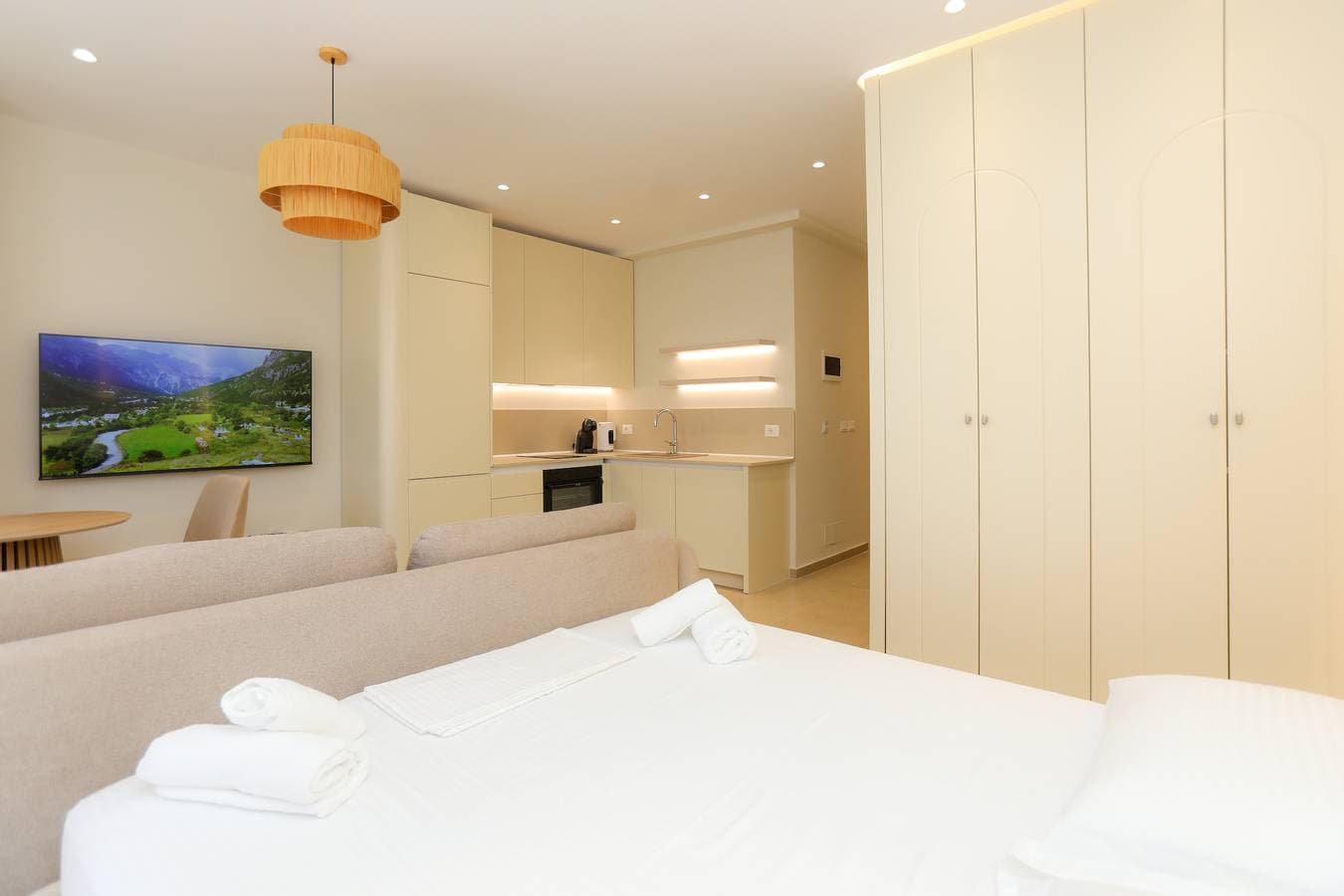 Foto 4 von 28: Palm Coastal White Studio