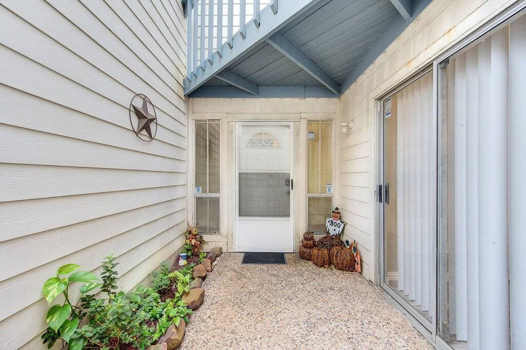 Foto 9 von 43: Modern Boho Retreat W/3 Spacious Bedrooms +3Bathrooms +Garage