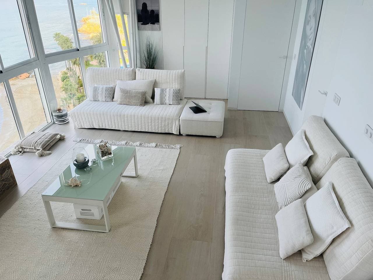 Foto 4 von 38: Luxusapartment am Strand mit Meerblick, Pool, Garten und WLAN