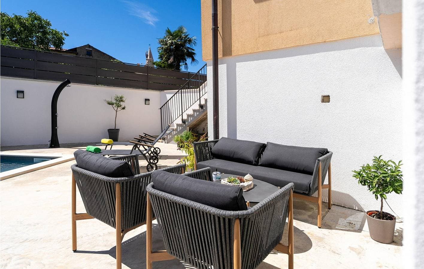 Foto 5 von 40: Modernes 70 m² großes Apartment mit Terrasse und Pool in der Nähe der Pizzeria Capri