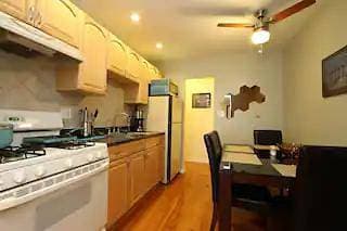 Foto 4 von 11: Apartment Sleeps 4 with Free Parking