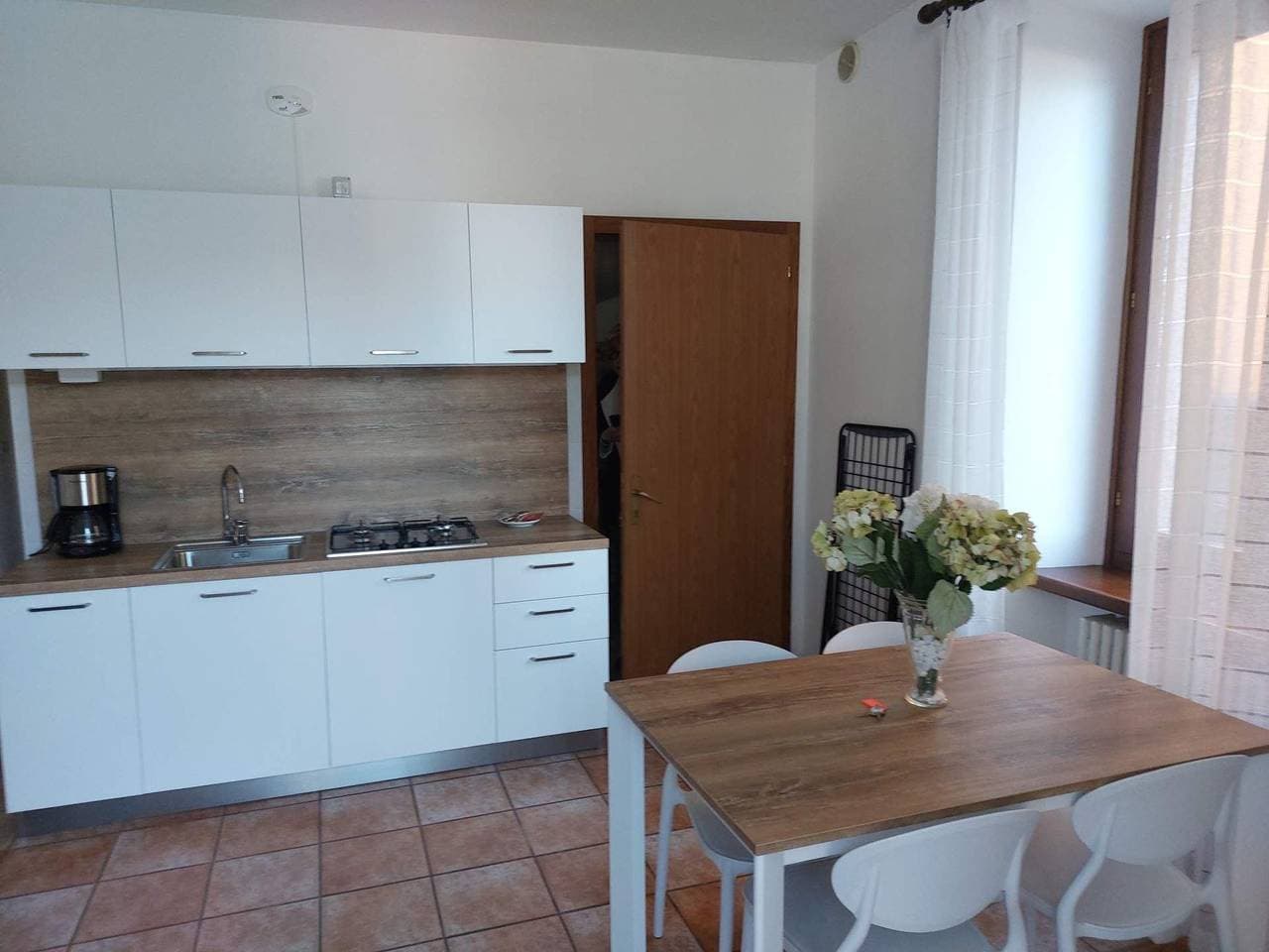 Foto 7 von 22: Zwei-Zimmer-Wohnung mit Seeblick