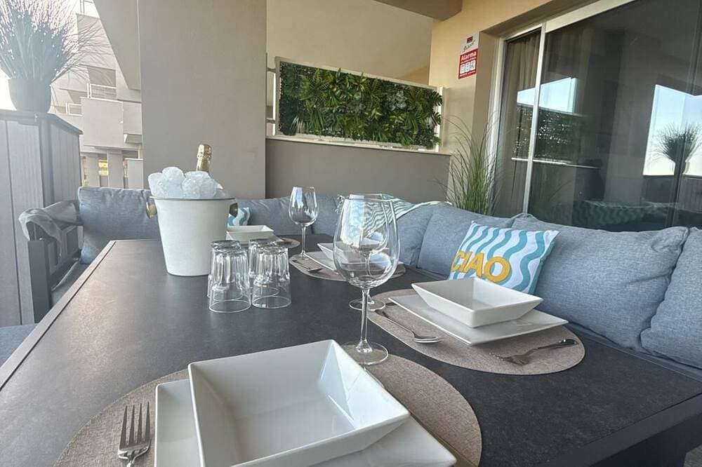 Foto 13 von 30: Modern 2 bed ground floor apartment in peaceful resort near Estepona Golf