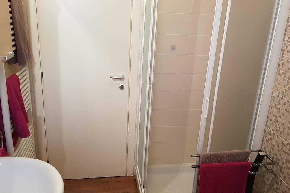 Foto 5 von 30: Moderne Wohnung mit Loggia, atemberaubenden See-Panoramablick und Infinity-Pool
