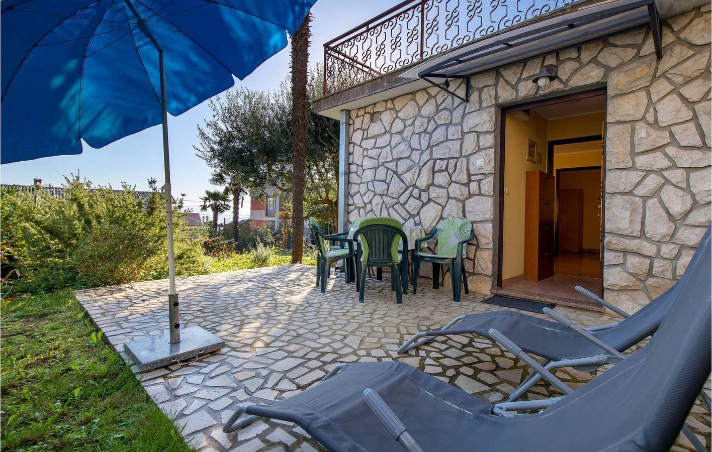 Foto 4 von 26: Gemütliche Ferienwohnung mit Terrasse, Klimaanlage und Parkplatz, 2 km vom Hundestrand entfernt