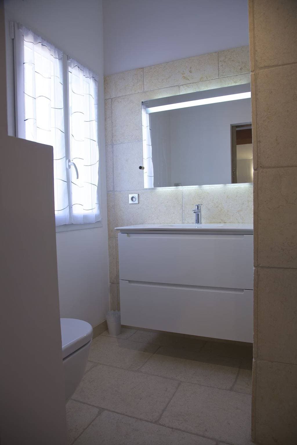Foto 13 von 19: Ferienwohnung 'T3 Coeur De Sanary - 100m Du Port' mit Privatterrasse, WLAN und Klimaanlage