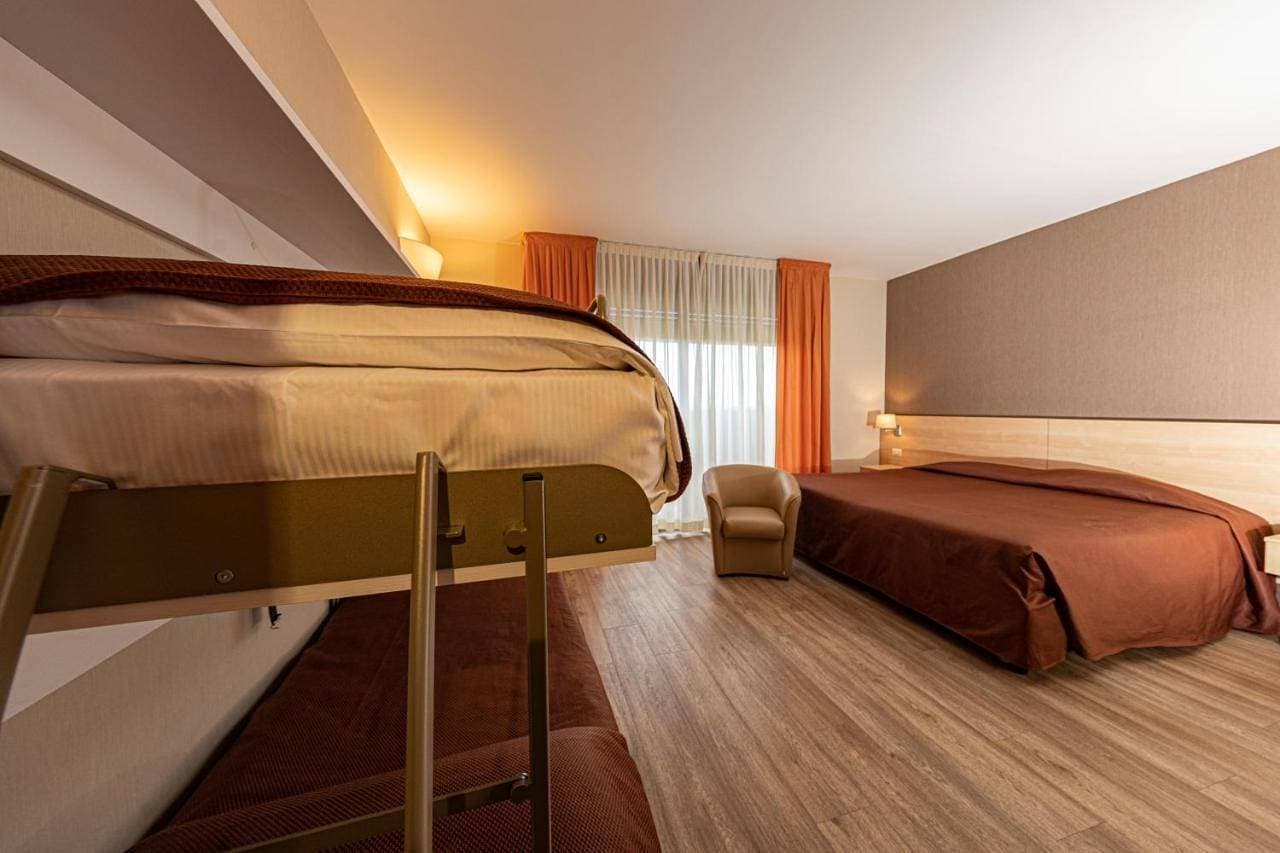 Foto 5 von 13: Standard Quadruple Room