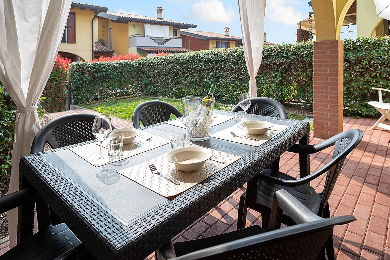 Foto 13 von 34: Regarda - L'Archetto Wohnung mit privat Garten, WLan, Pool
