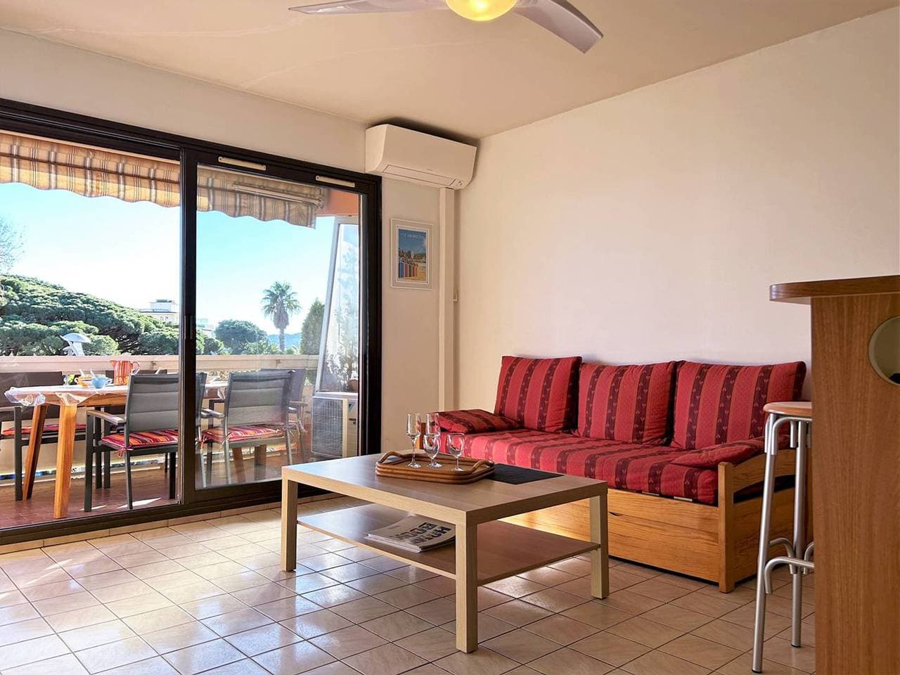 Foto 4 von 20: Studio mit Klimaanlage, Terrasse und Parkplatz nahe am Strand