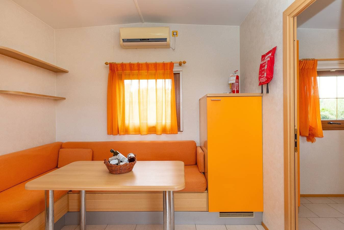 Foto 11 von 29: Bungalow 'Stella 2' mit Gemeinschaftspool, privater Terrasse und Klimaanlage