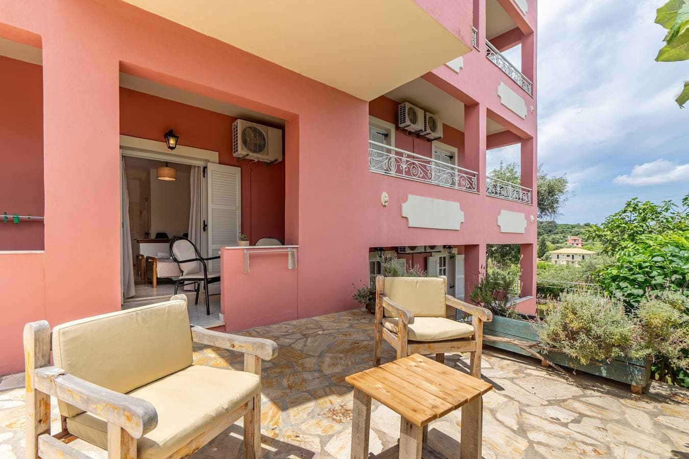 Foto 2 von 36: Einzimmerapartment 'Standard' mit Meerblick, WLAN und Klimaanlage